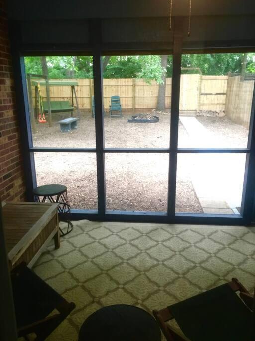 Family Friendly Downtown Home - Private Yard & Grill - Location, Location, Location! アセンズ エクステリア 写真