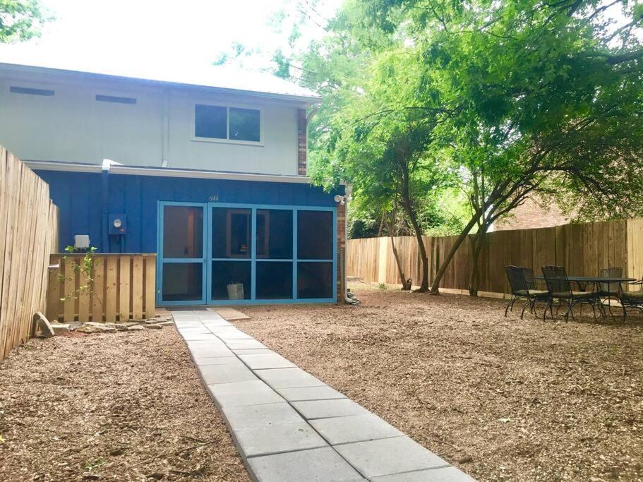 Family Friendly Downtown Home - Private Yard & Grill - Location, Location, Location! アセンズ エクステリア 写真