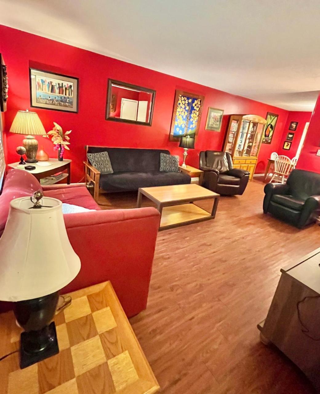 Family Friendly Downtown Home - Private Yard & Grill - Location, Location, Location! アセンズ エクステリア 写真