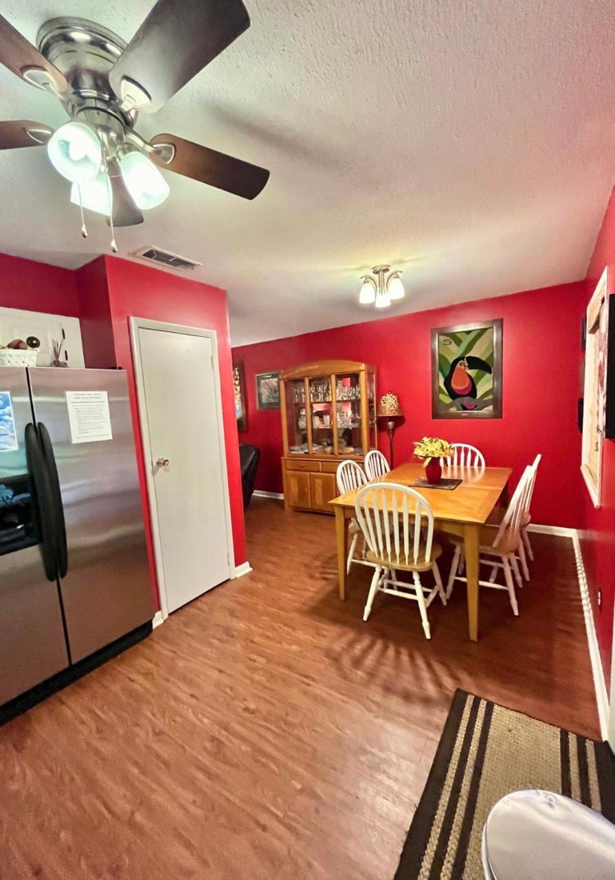 Family Friendly Downtown Home - Private Yard & Grill - Location, Location, Location! アセンズ エクステリア 写真