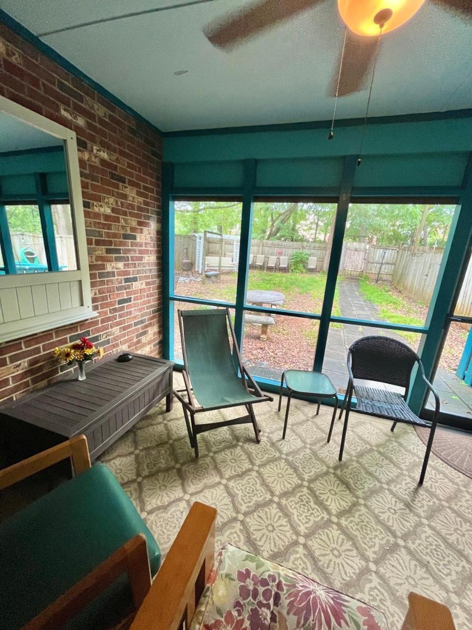 Family Friendly Downtown Home - Private Yard & Grill - Location, Location, Location! アセンズ エクステリア 写真